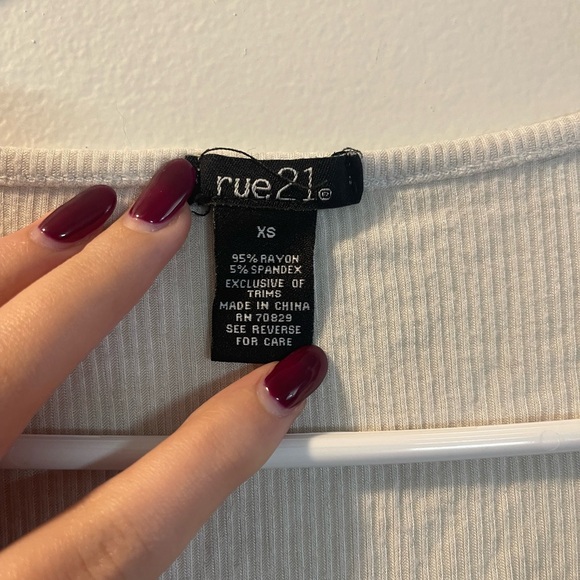 Rue21 Cream Ribbed V-Neck Drawstring Ruched Crop Top - Picture 9 of 9